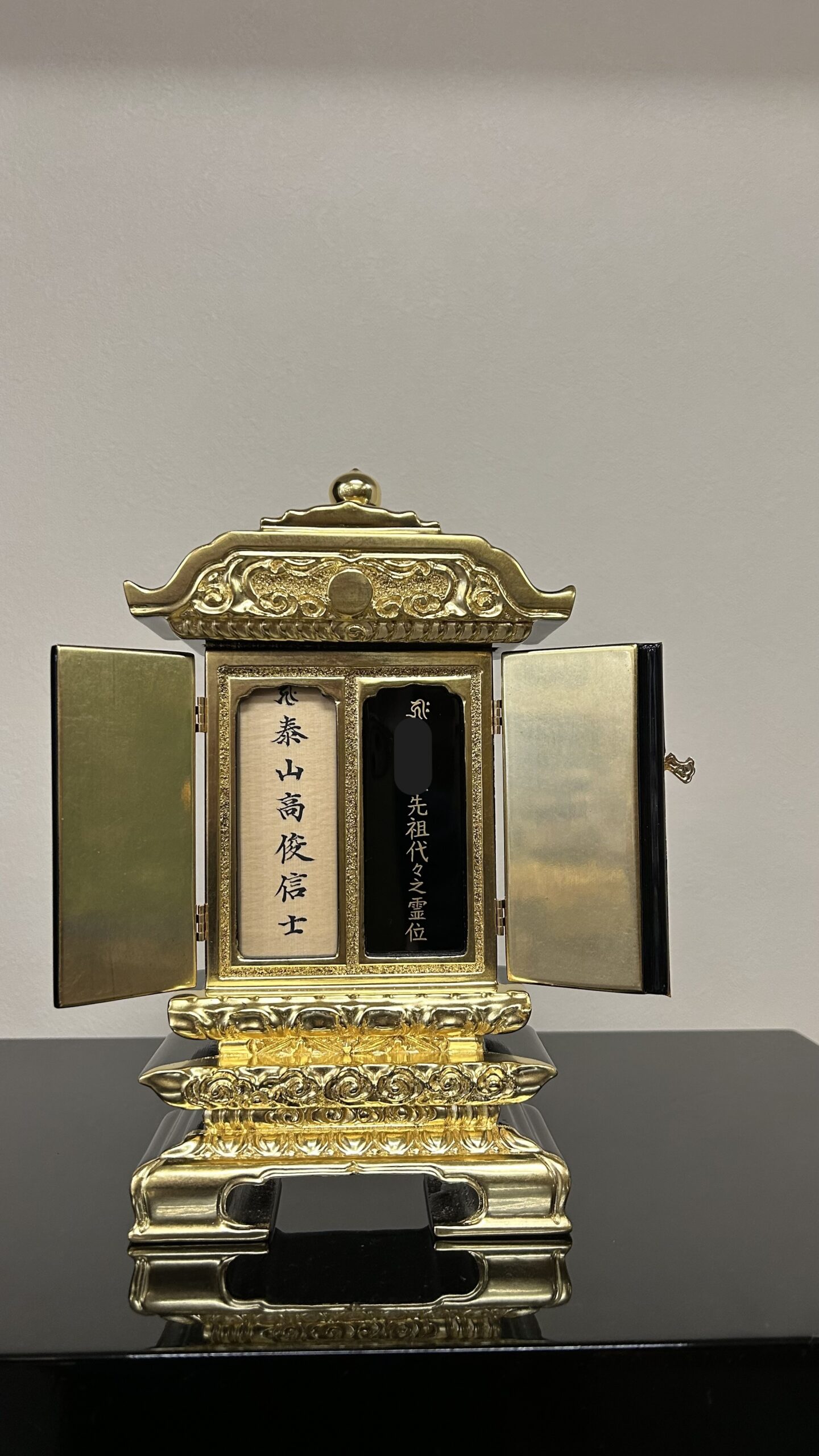 20霊ほどの法名に対応できる二間繰り出し位牌の完成です。 位牌